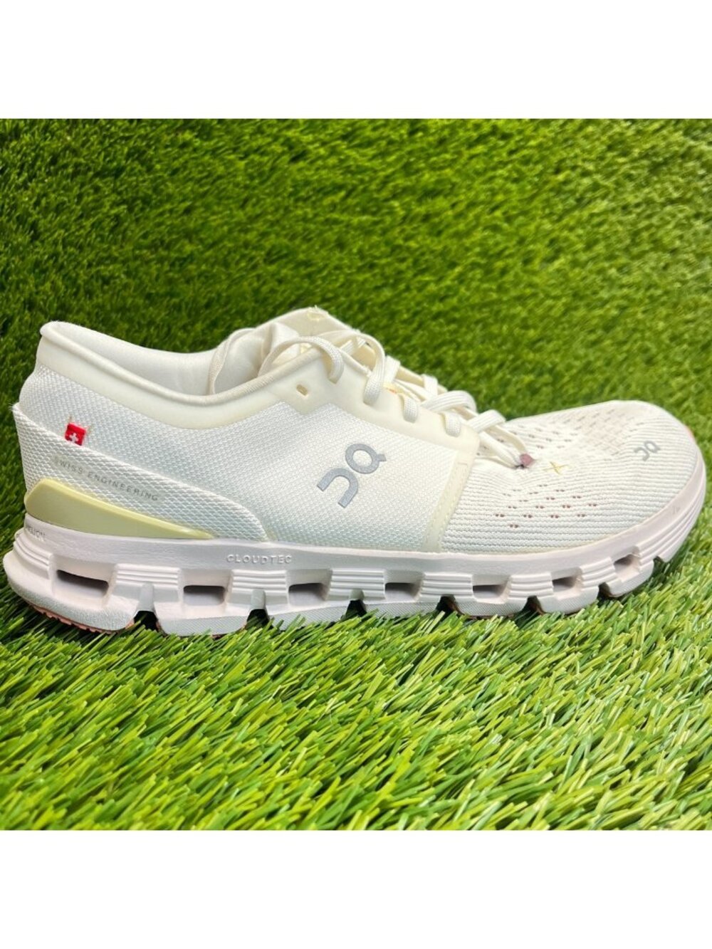 On Cloud X 4 Womens Size 9.5 White Sand Athletic Running Walking Shoes Sneakers